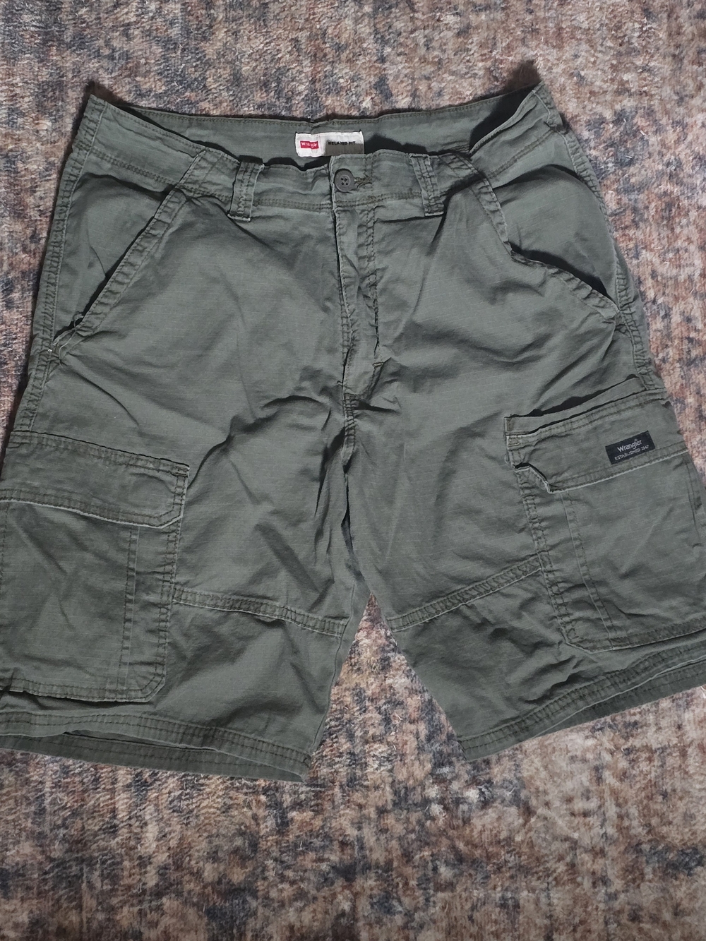 Wrangler Men’s Relaxed Fit Cargo Shorts Size 32 Olive Green Stretch Ripstop